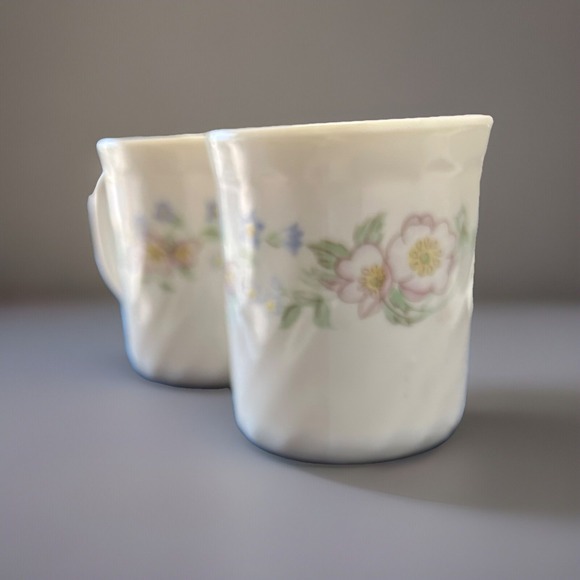 ARCOPAL France Set Of 2 Floral Coffee Cups, No Chips. Excellent Condition - Picture 1 of 4